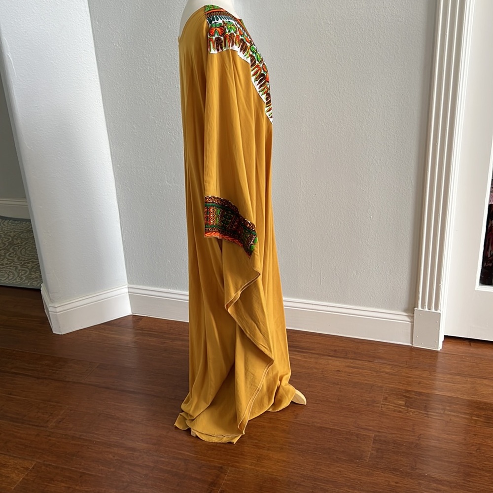 Free Flaw Caftan w/ Beautiful Dashiki Embellishment - Picture 3 of 9